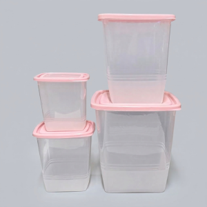 Kit de 4 potes altos de plástico transparente con tapa rosa pastel marca Giplás apilados